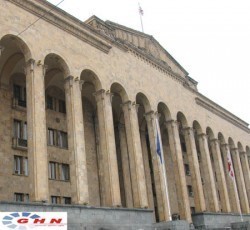 Грузинским партиям придется незамедлительно вернуть финансирование от юридически лиц
