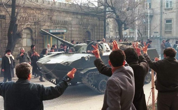 Черный январь в Баку - как кремлевские воиска и танки пролили кровь 147 невинных людей