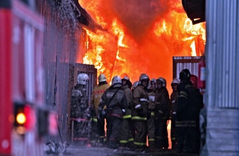 14 человек погибли при пожаре на Качаловском рынке в Москве