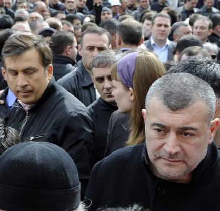Оппозиция Грузии воздерживается от комментариев по слухам о сделке между Саакашвили и Гачечиладзе