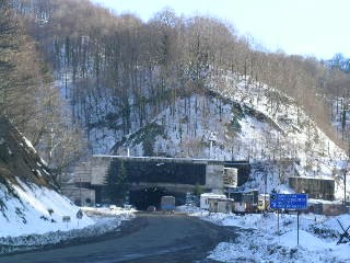 Сняты ограничения на передвижение из Восточной в Западную Грузию