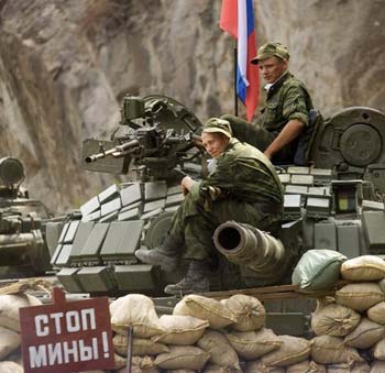 На военную базу в Абхазии прибудет около 400 специалистов и 1.5 новобранцев из России
