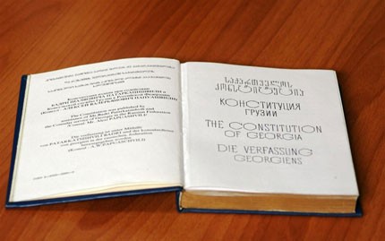 Лицо с двойным гражданством не может быть президентом, премьером и спикером парламента Грузии